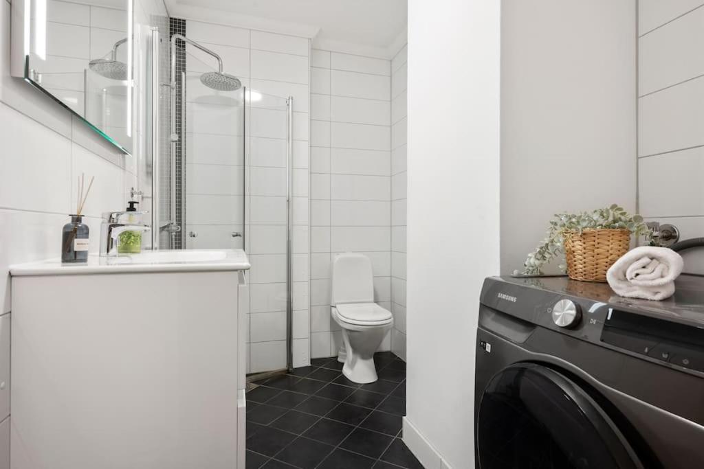 New! Modern City Apt: Central W/ Private Entrence Берген Экстерьер фото